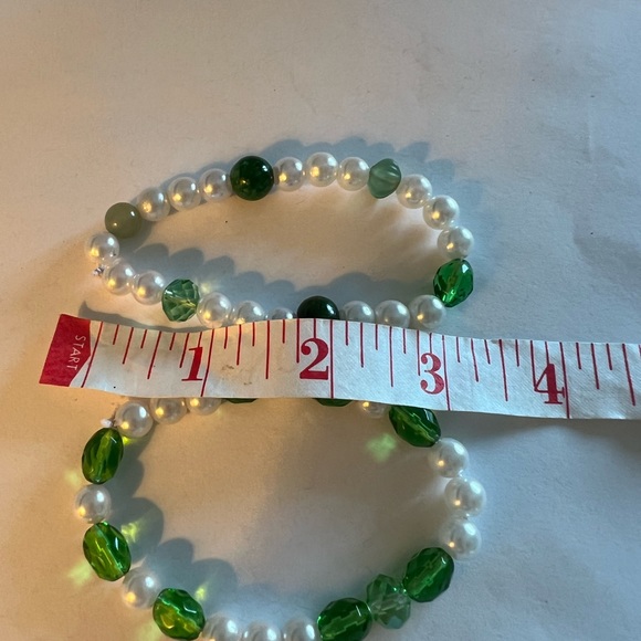 Pair of pearl and green glass & stone bracelets strong elastic won’t break - Picture 3 of 4